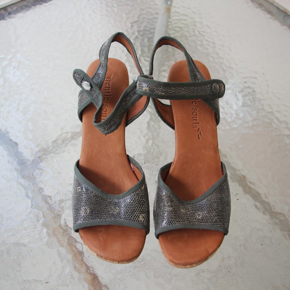 Gentle Souls By Kenneth Cole Sandals